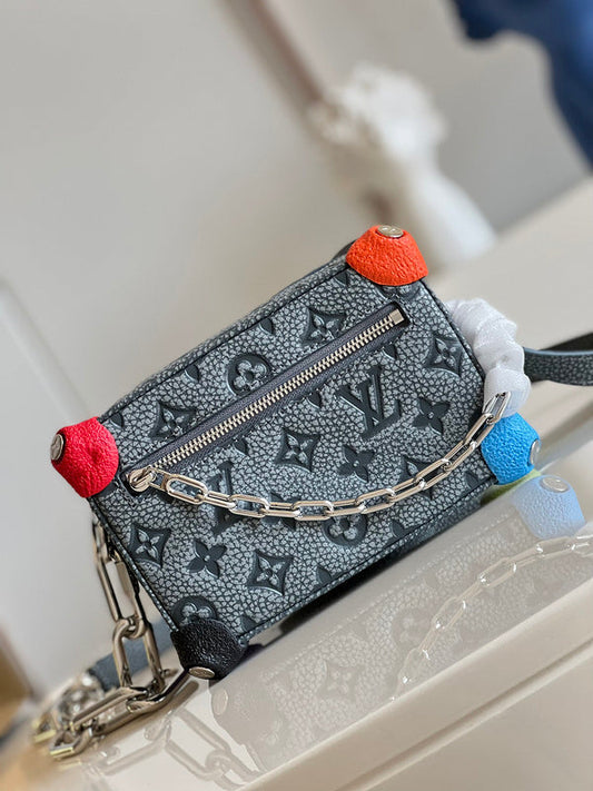Alice Bags- Louis Vuittons  - 16253