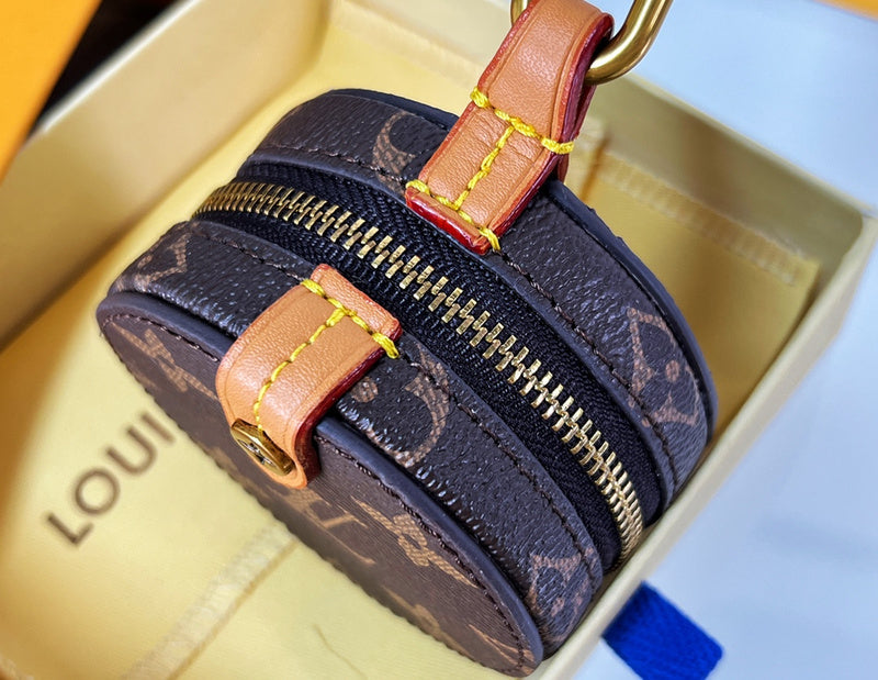 Alice Bags- Louis Vuittons  - 16603