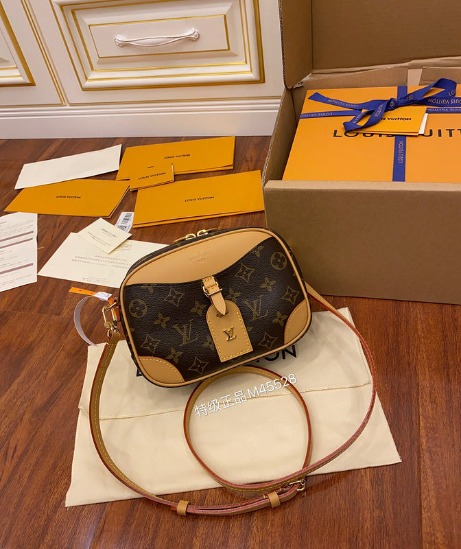 Alice Bags- Louis Vuittons  - 16517