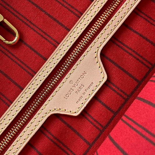 Alice Bags- Louis Vuittons  - 16297