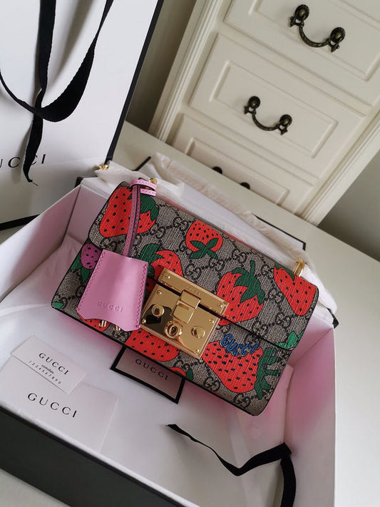 Gucci   Luxury Bags  1382