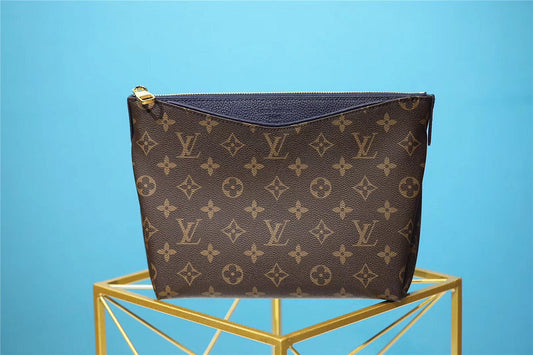 Alice bags - Louis Vuittons  - 8000
