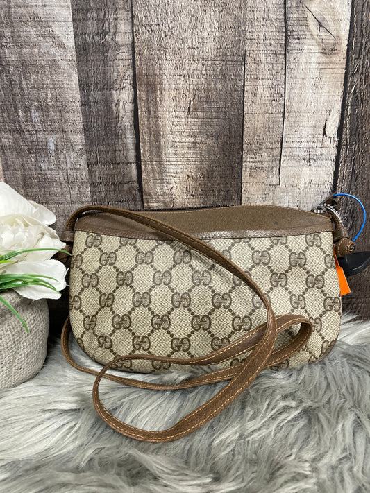 Crossbody Luxury Designer By Gucci  Size: Small