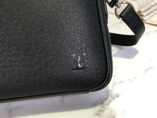 Alice Bags- Louis Vuittons  - 16011