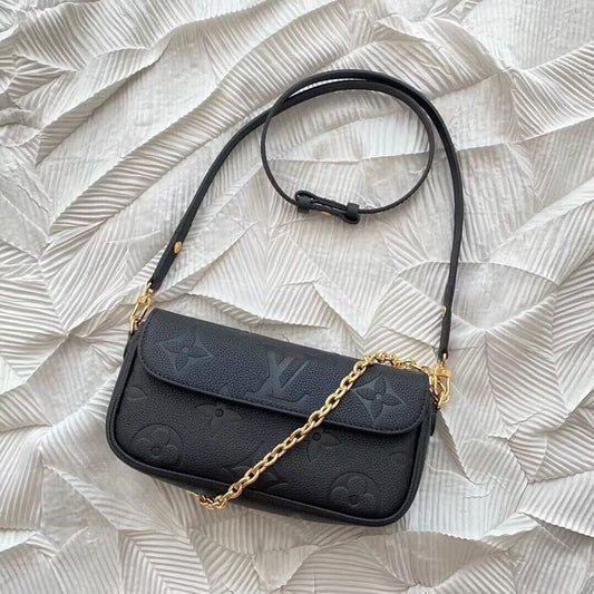 Alice bags - Louis Vuittons  - 15328
