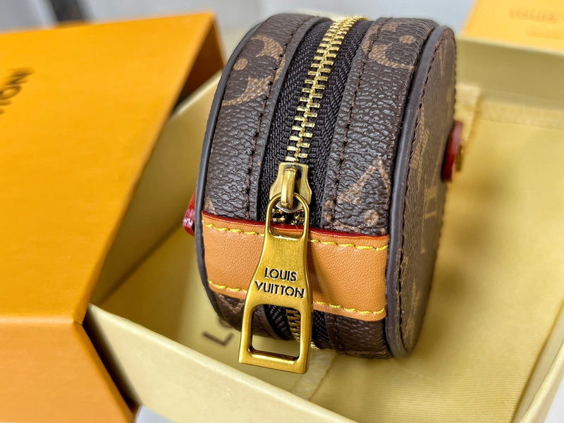 Alice Bags- Louis Vuittons  - 16573
