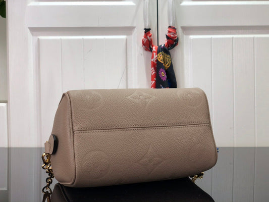 Alice Bags- Louis Vuittons  - 16407