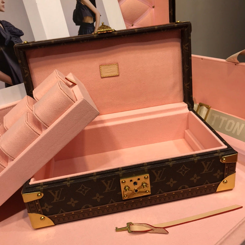 Alice Bags- Louis Vuittons  - 16000