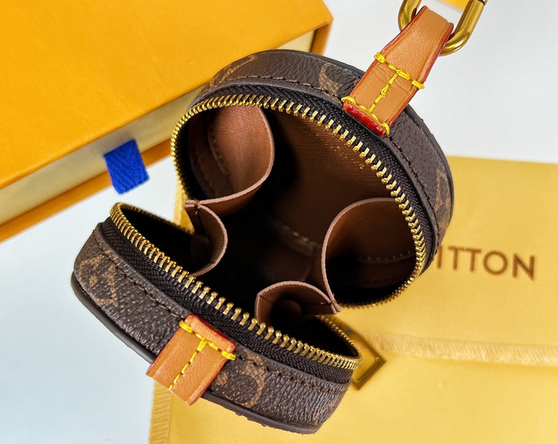 Alice Bags- Louis Vuittons  - 16603