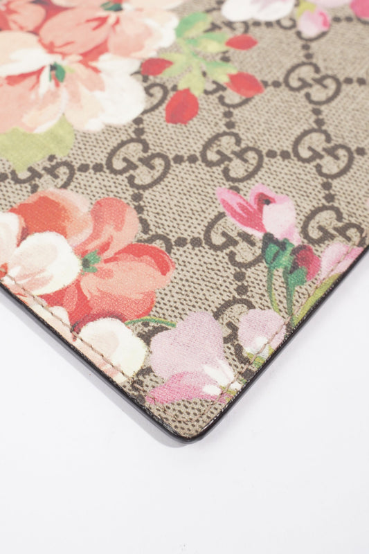 Gucci Bloom Pouch Supreme / Floral Coated Canvas