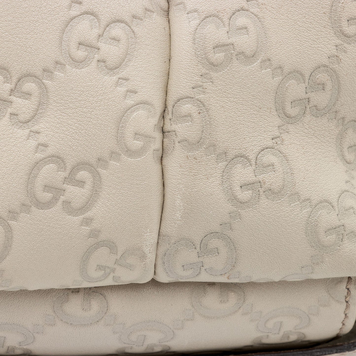 Gucci Guccissima Leather Pelham Small Shoulder Bag (SHF-qiecoD)