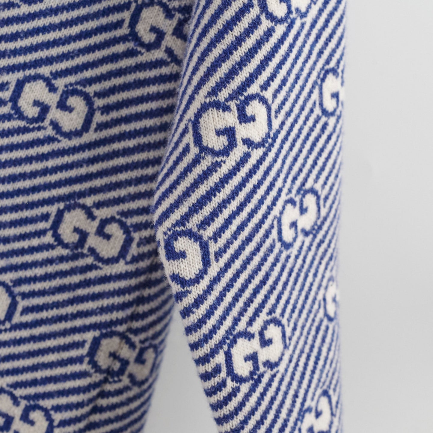 Gucci Sweater Blue/White Girls Size Size 8