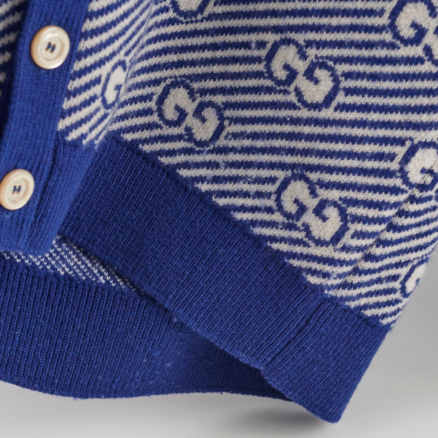 Gucci Sweater Blue/White Girls Size Size 8