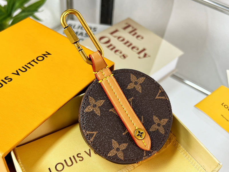 Alice Bags- Louis Vuittons  - 16573