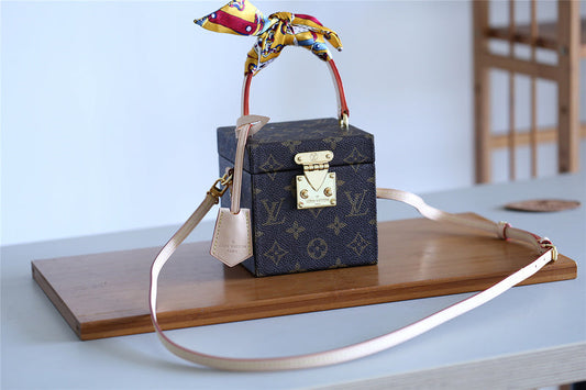 Alice bags - Louis Vuittons  - 9402