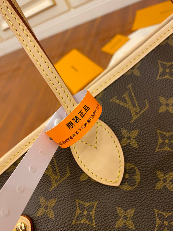 Alice Bags- Louis Vuittons  - 16076