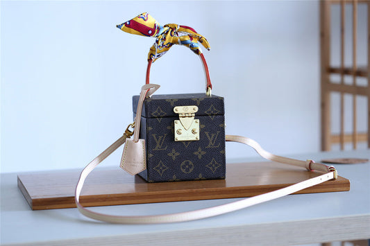Alice bags - Louis Vuittons  - 9402