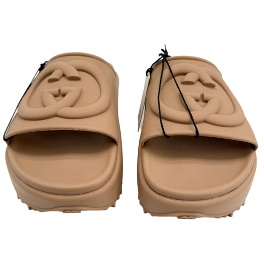 Gucci Interlocking G Platform Slide Sandals – Soft Rubber in Vintage Camel (Size 36)