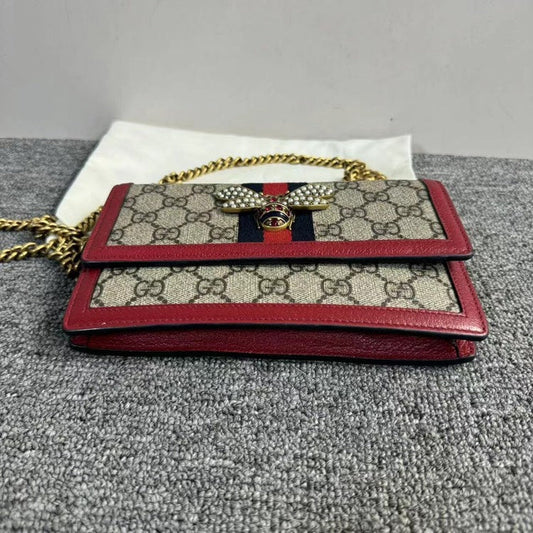 Gucci Bee Wallet On Chain GG Supreme Canvas Leather Red Small