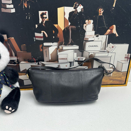 Gucci Black Shoulder Bag in Leather - Pre-loved Gucci Bag