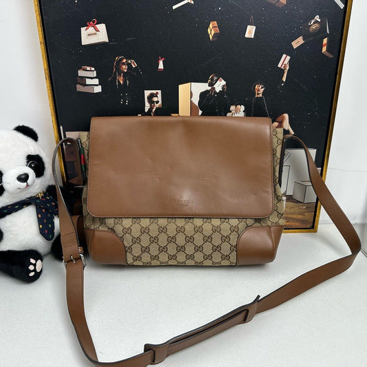 Gucci GG Supreme Messenger Bag in Brown Canvas - Pre-Loved Shoulder Bag